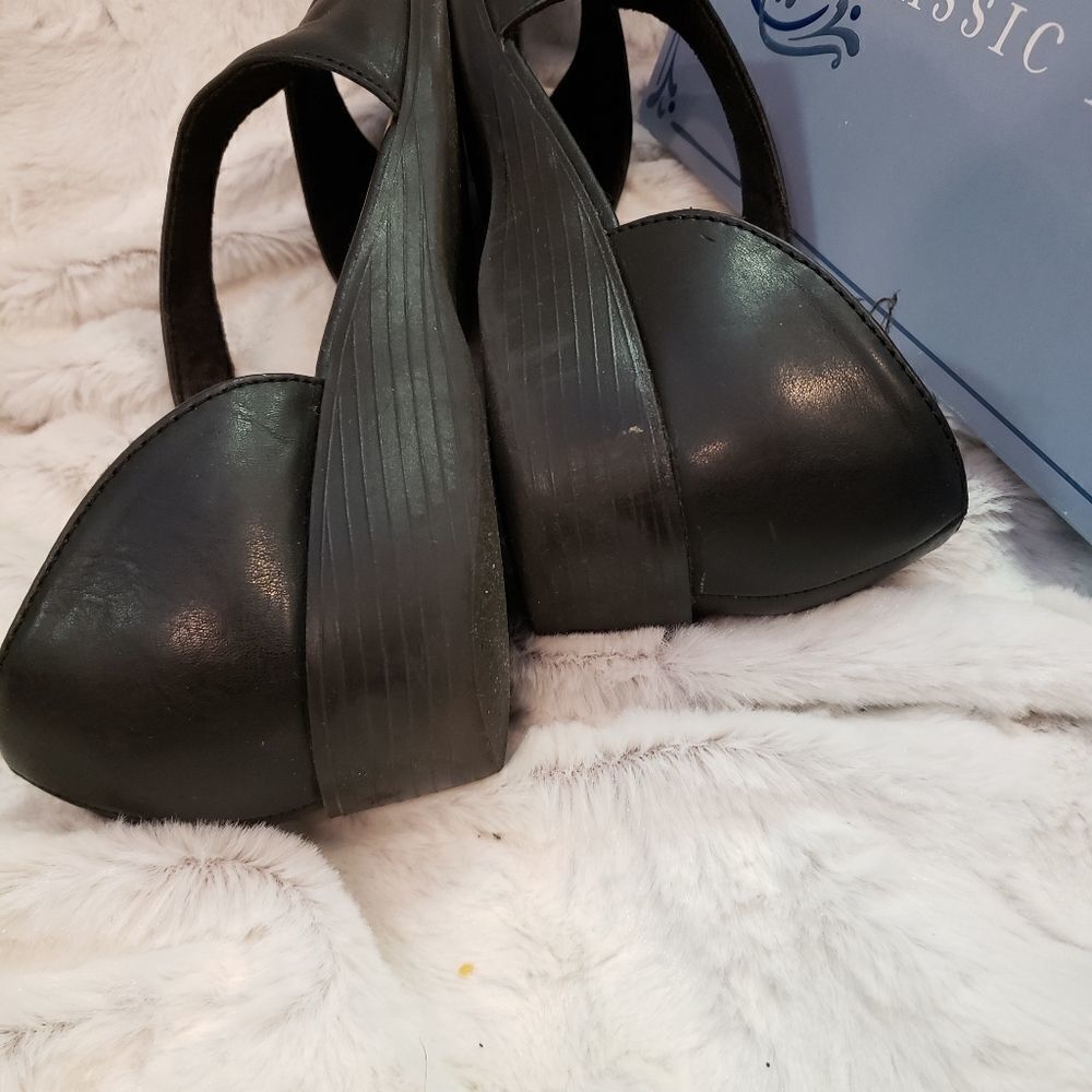 Classic Elements Sandals   - Picture 5 of 5
